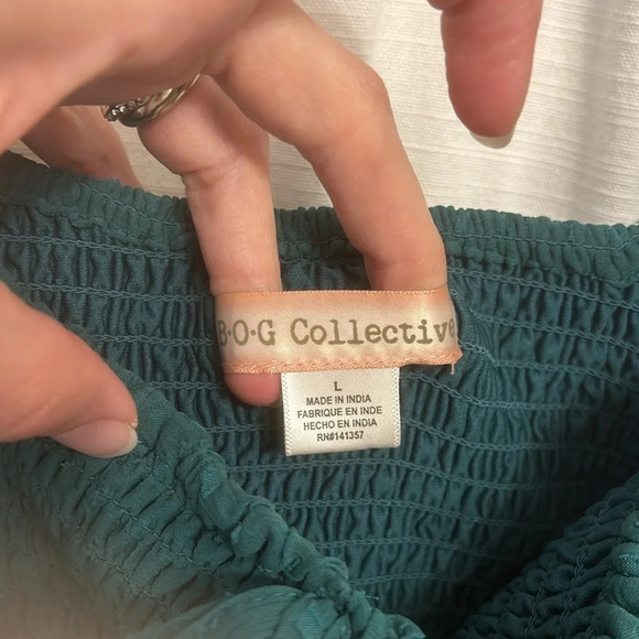 BOG collective Green Smocked Crop Top Sheer Puff Sleeves Square Neckline Size M - Picture 2 of 5